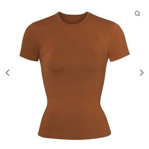 Skims Soft Smoothing T-Shirt in Copper Size L